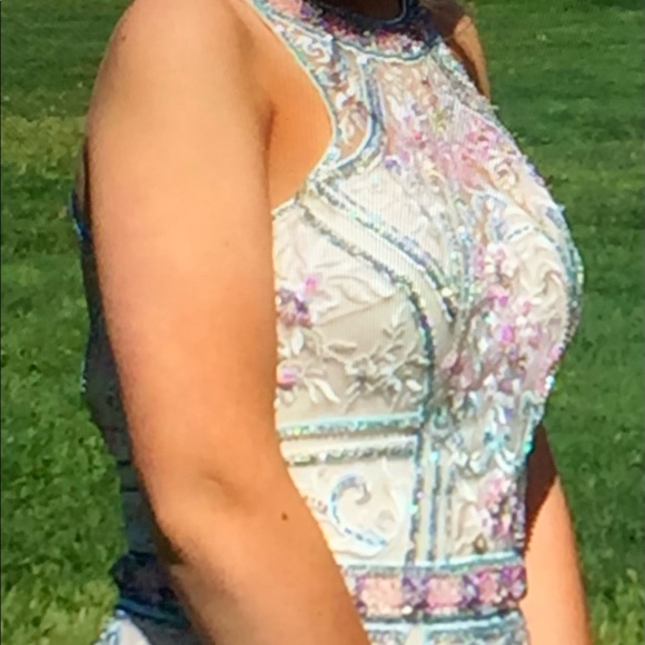 Ellie Wilde Size 2 Gorgeous Beaded Prom Gown - Picture 6 of 12